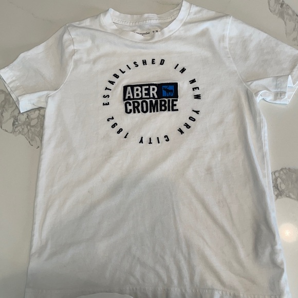 Abercrombie kids boys white embroidered T-shirt size  9- 10 - Picture 1 of 7
